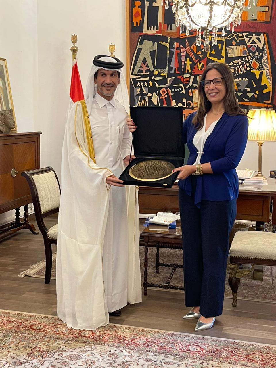 الدكتورة جيهان زكي، وزيرة الثقافة، بمقر الوزارة، السفير جاسم بن عبد الرحمن بن محمد آل ثاني، سفير دولة قطر بالقاهرة
