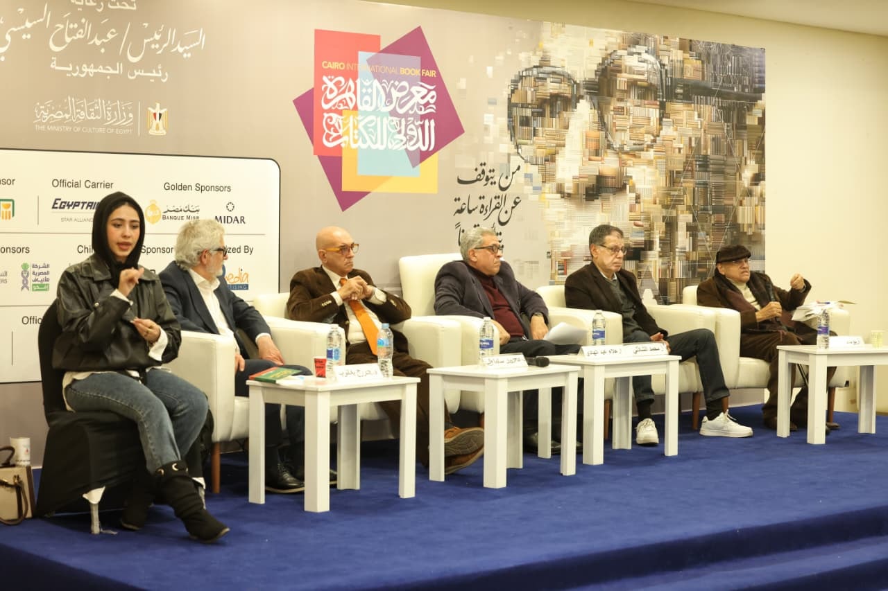 شخصية المعرض نجيب محفوظ