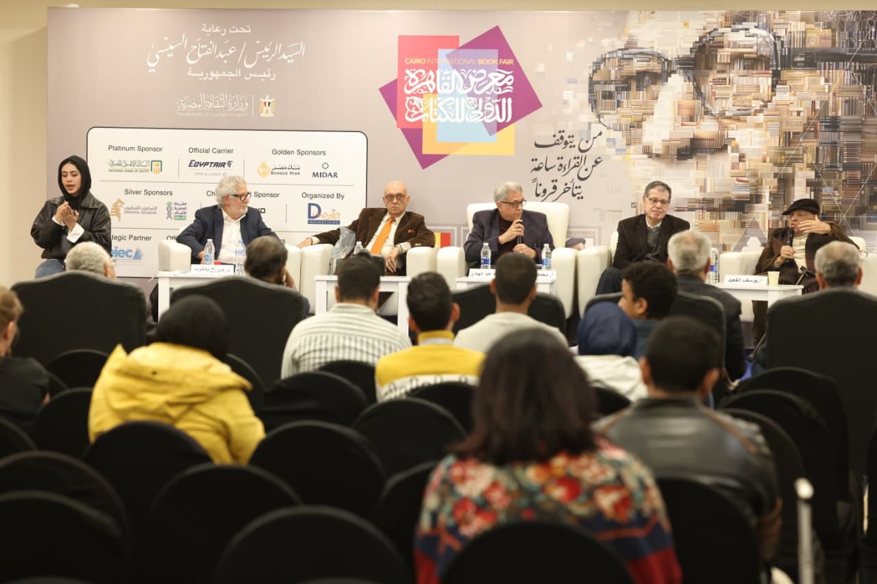 شخصية المعرض نجيب محفوظ