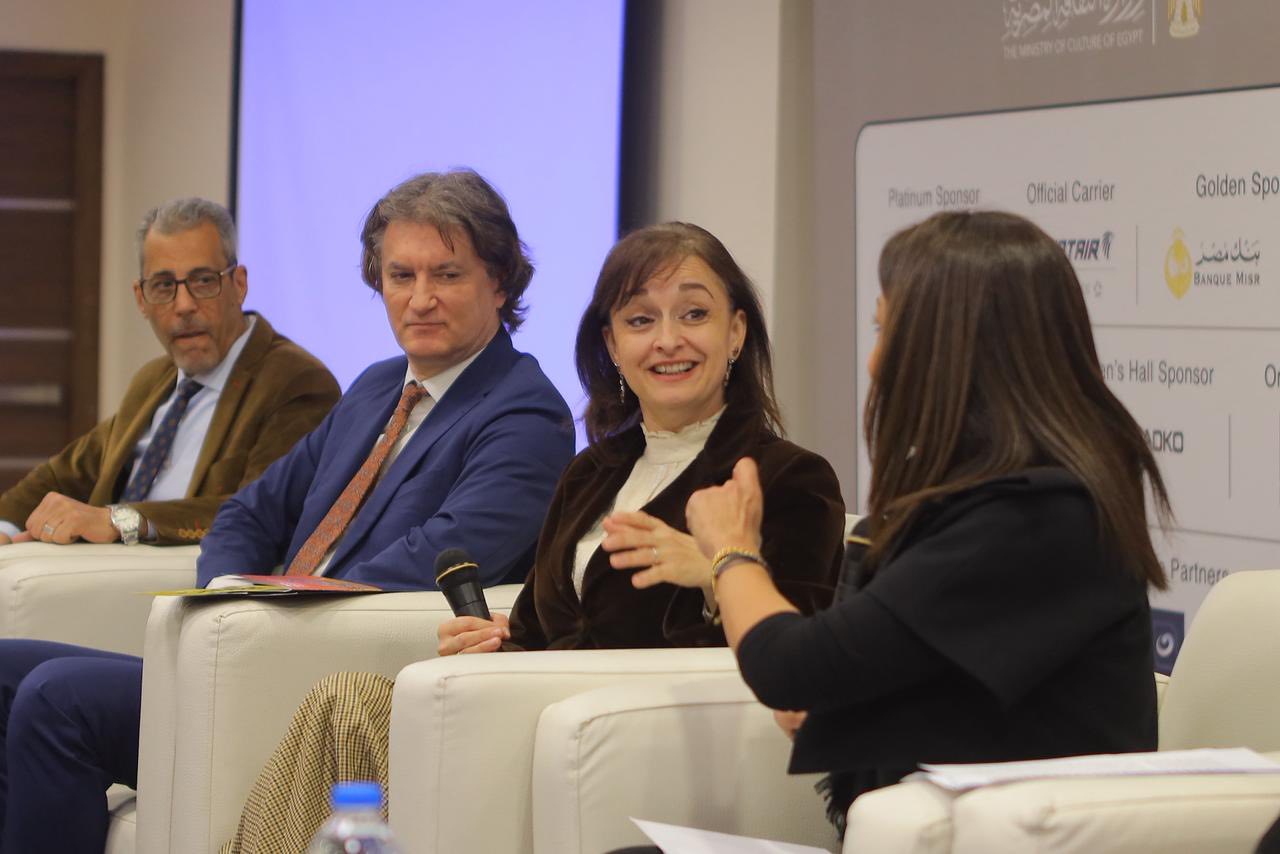 سفيرة رومانيا