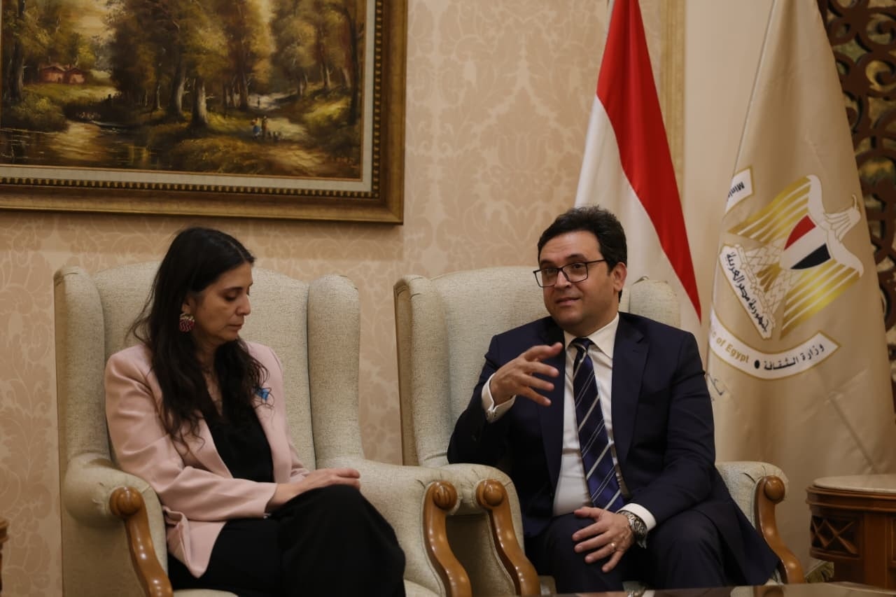 أحمد فؤاد هنو، وزير الثقافة، والسيدة ناتاليا ويندر روسي، ممثلة منظمة الأمم المتحدة للطفولة (اليونيسف) في مصر
