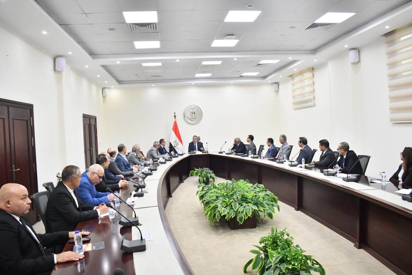 الدكتور عبد العزيز قنصوة