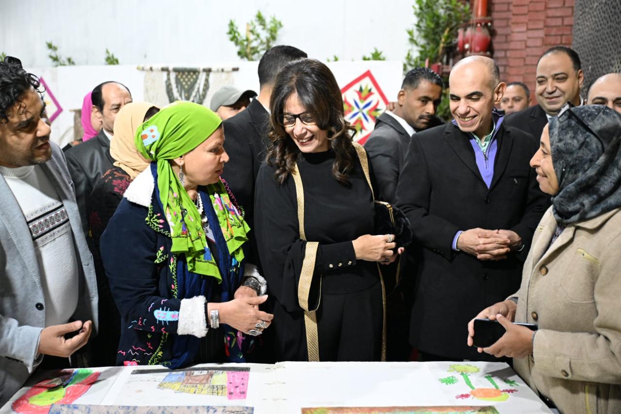 الدكتورة جيهان زكي وزيرة الثقافة