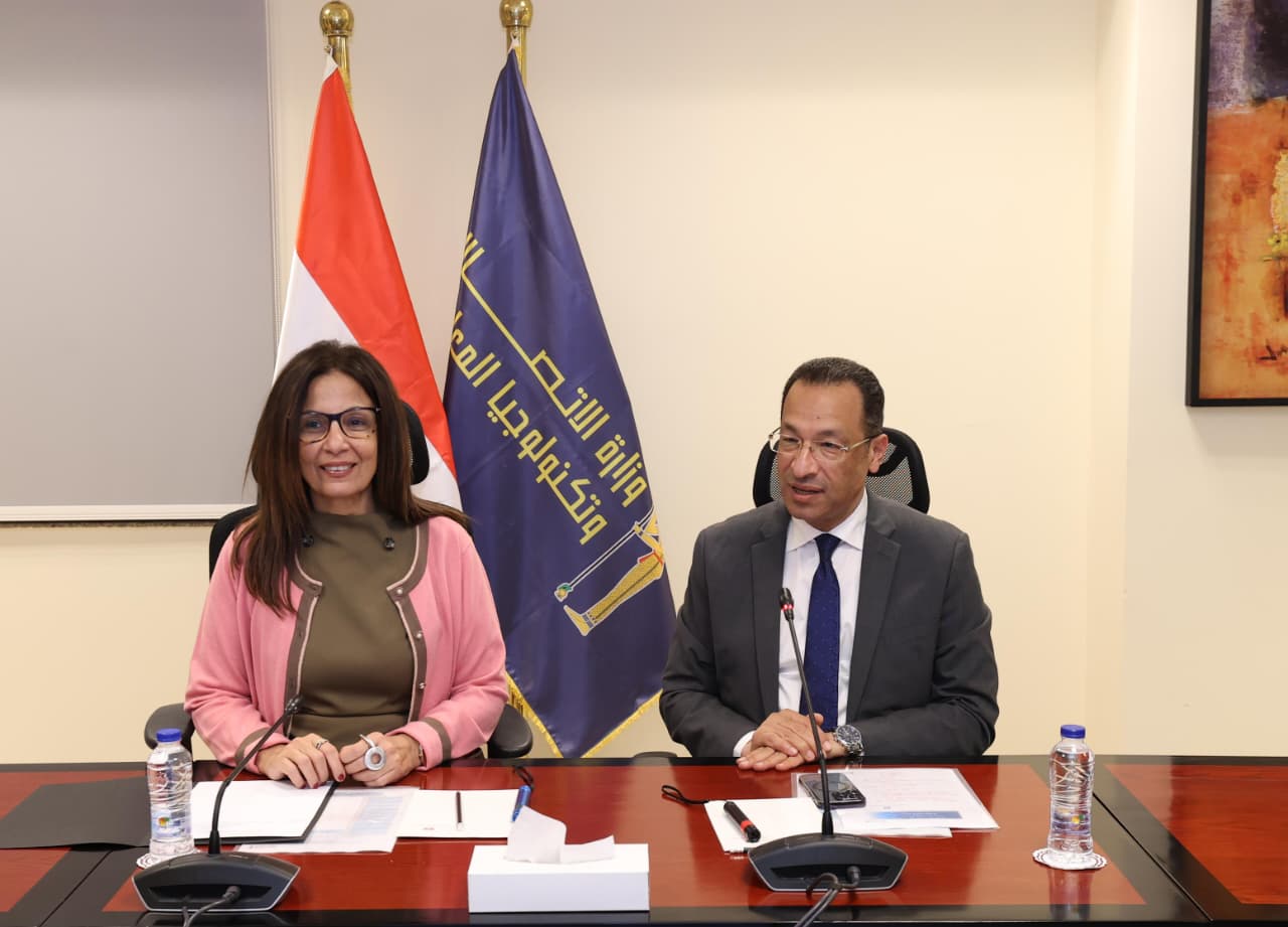 وزيرا الثقافة والأتصالات