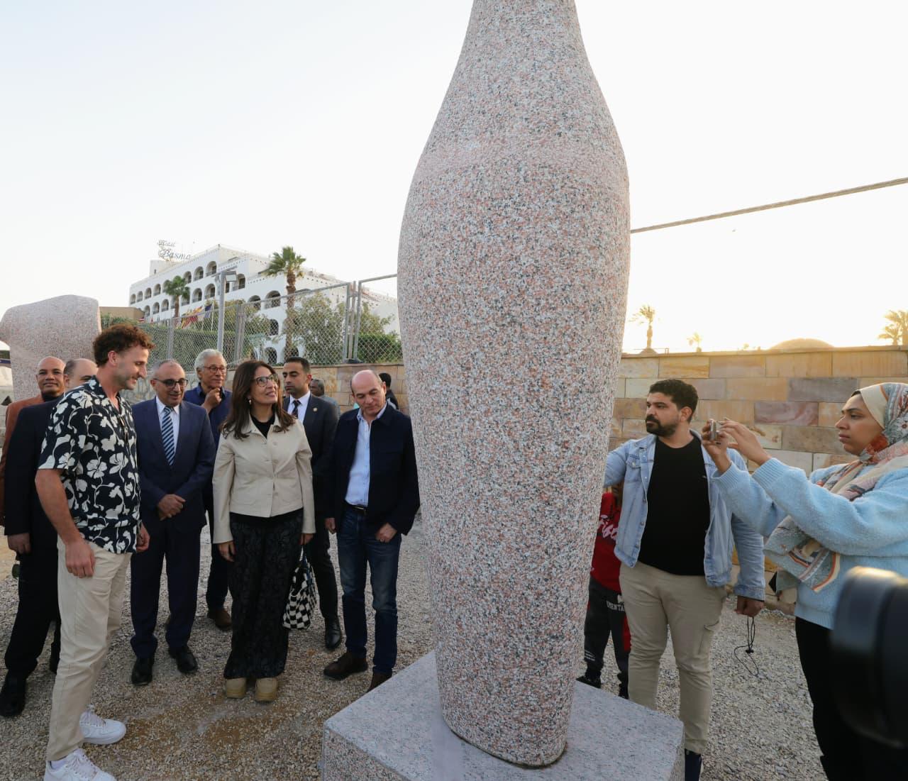 الدكتورة جيهان زكي، وزيرة الثقافة