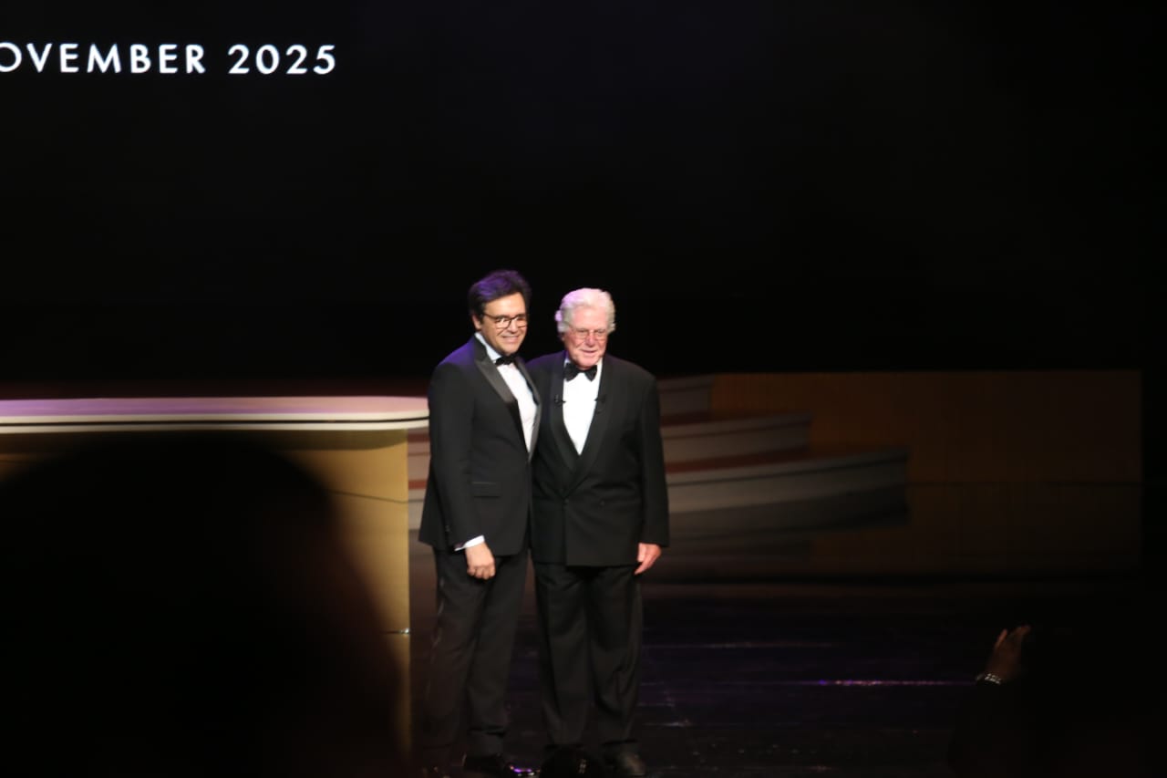 وزير الثقافة وحسين فهمي